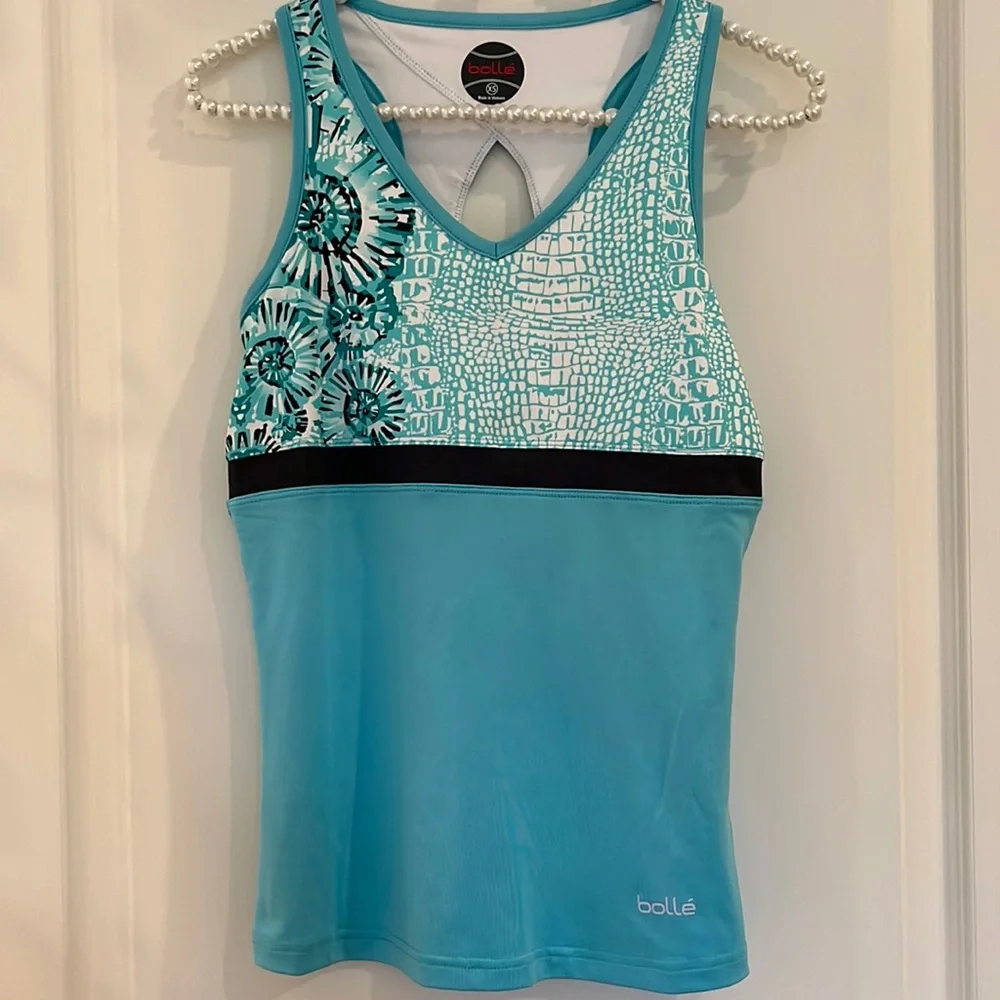 Bolle athletic top with keyhole detail - size XS - NWT